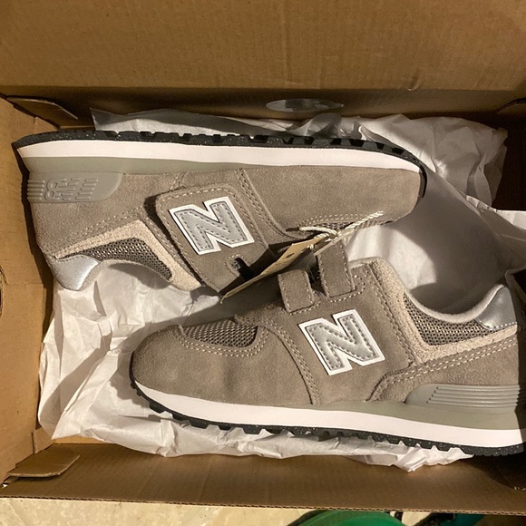 New Balance Other - Kids Sneakers New Balance 574 Classics in Grey Suede
